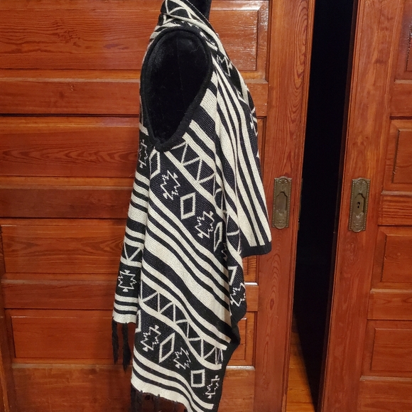 Lildy Printed Vest - Picture 4 of 7